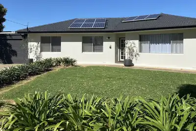 Image de In the Heart of The Barossa Valley. Spacious, immaculately presented, 5 bedrooms