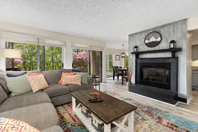 Image de Rosie's Retreat: Cozy 3 Br, 3 Bath Condo in Wintergreen Resort, 1 mile to slopes