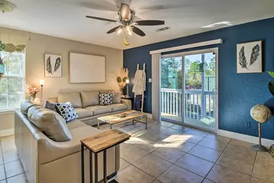 Image de 'Breezy Heights' Townhome < 1 Mi to Beach