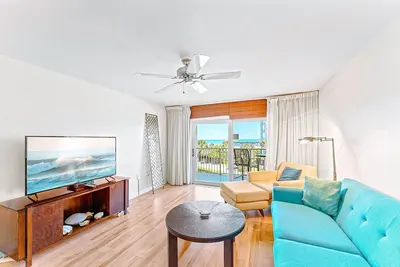Image de Pier-Side Paradise – Spacious Oceanfront Condo w/ Huge Balcony & Heated Pool!