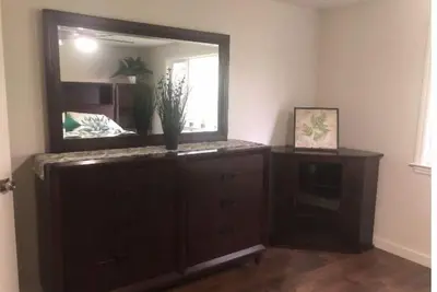 Image de Beautiful and Spacious three-bedroom, two-bathroom house in an ideal location!
