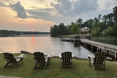 Image de Lake house on Lake Murray with private dock and boat ramp.