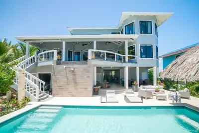 Image de Luxury Oceanfront Villa w\/ 2 Pools, Beach & Pier