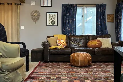 Image de Spacious Cabin w/hot tub, pool and lake access, sleeps 8
