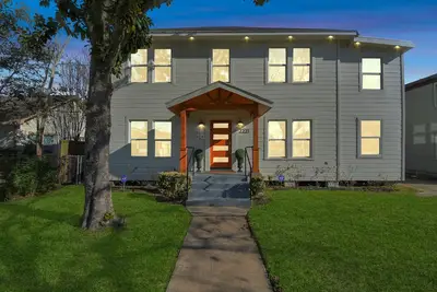 Image de New Luxury 2/2 Central to all of Houston’s Best! !