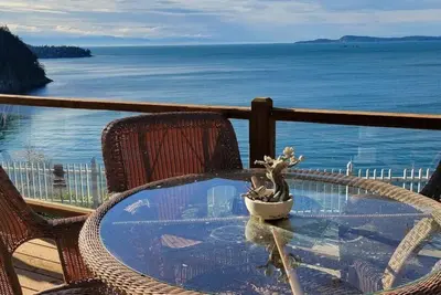 Image de Sunny Island Cliff Side Views