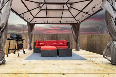 Image de Colorful home|Gazebo|Walk to Texas-Tech and Umc