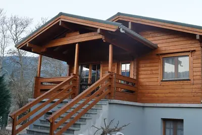 Image de Family sized cozy chalet, fully equipped and only 5’ away from the city center!
