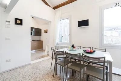 Image de Comfortable and quiet designer house in the top area