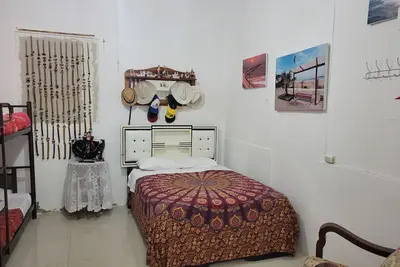 Image de Beautiful cozzy studio located four blocks to the beach, pets and kids allow. .
