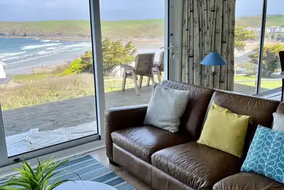Image de Polzeath Beach. Stunning cliff top property. Easy access to the beach.