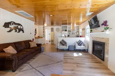 Image de Prime location home w/hot tub in Big Bear Lake!