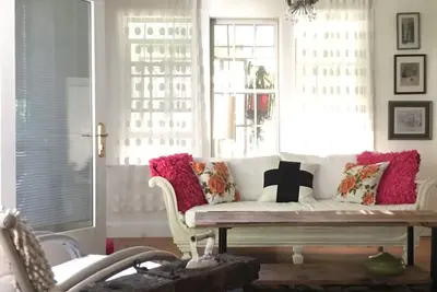 Image de Artsy boho style \neclectic quirky cottage