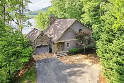 Image de Lakehouse, Dock, Hot Tub & Tesla charger. Ideal for entertaining. Pet-Friendly!