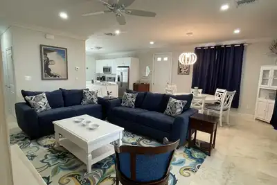 Image de Breathtaking Pool Front 3-Bedroom Condo, Just 8-Min Walk to Pristine Beach!