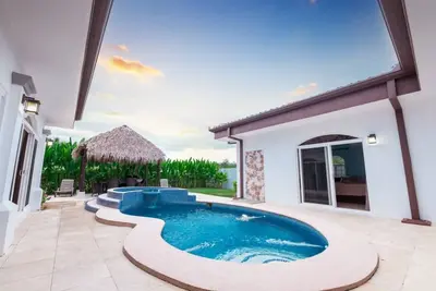Image de Immaculate 3 bedroom, 3. 5 bathroom private villa with private pool