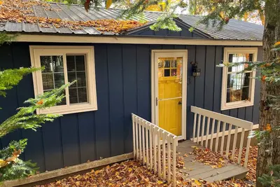 Image de Cozy, lake front cabin on beautiful Stanley Lake