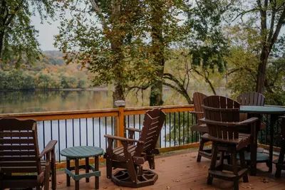 Image de Rustic Riverfront Retreat w/ Hot Tub + River Access + Views