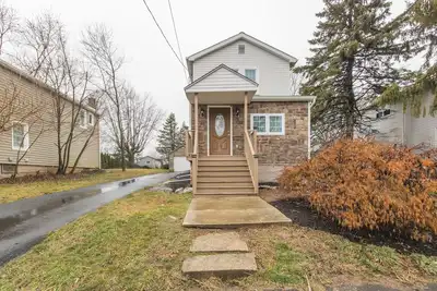Image de Live like a local in chic 3br\/2ba renovated home🏡