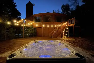 Image de Spacious Secluded Cabin on 9 acres Hot Tub Outdoor Dining Private Trails