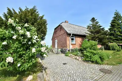 Image de 2 vacation homes in a double pack for nature lovers, close to the beach, quiet, large gardens