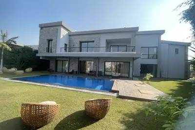 Image de Swan Lake Luxurious Villa by Villatique