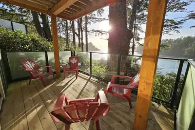 Image de Beachfront Cabin With Incredible Views! ⎮Salty Dog