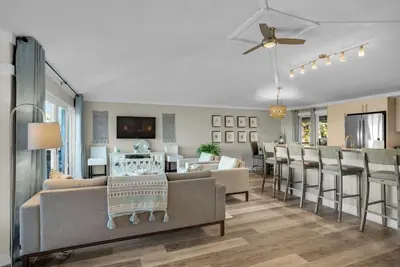 Image de Exquisite Beach Haven! Perfect Romantic Getaway! Dog Friendly!