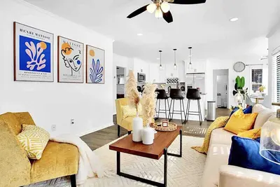Image de Hip & Cozy Getaway - 5 mins to Dt Lawrenceville!