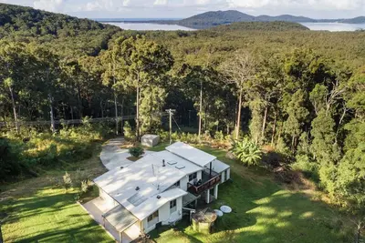 Image de Hillside acreage, waterviews, 10min from beach - Perfect big groups/ families!