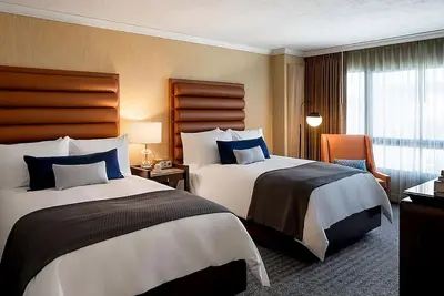 3 Comfortable Units at Dossier Hotel Pioneer Courthouse Square! Pets Allowed!