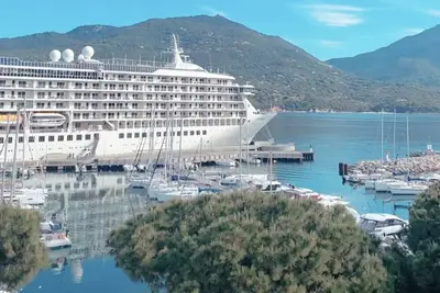 Image de Appartement De Charme Situee Sur Le Port A Seulement 5 Mn A Pied Des Plages