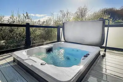 Image de A two-bedroom lodge with a stylish and contemporary feel throughout.