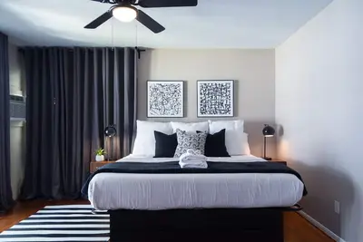 Image de 3br The Montrose Collective B2, Walk to Food & Fun