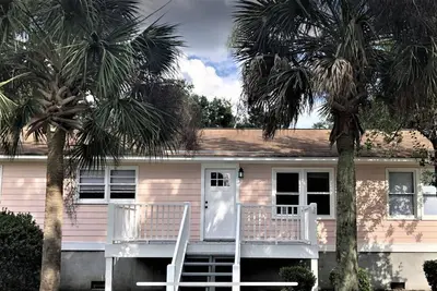 Image de 3 Br House with fenced in yard 5 miles to beach Pet Friendly