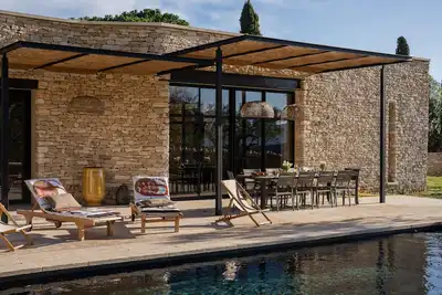 Villa Ava, piscine chauffée & vue exceptionnelle, à 5 min à pied de Gordes