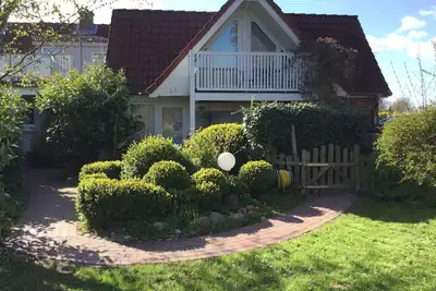 Image de Inviting attention to detail, in a quiet location, garden, at a reasonable price