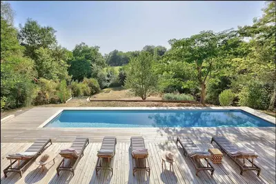 Image de Maison de charme Piscine chauffée de 15m*3m, Jardin à 17min Bordeaux
