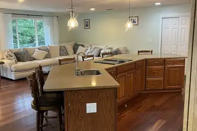 Image de Family Friendly spacious home - 6 miles from the beach