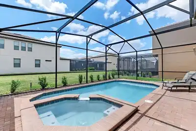 Image de 597-Beautiful west facing villa with private pool and spa near Disney, On Resort