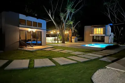 Image de Fresh apartment with mini fridge and pool view