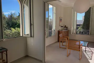 Image de Bright spacious entire top floor of charming traditional villa, 150 yards to sea