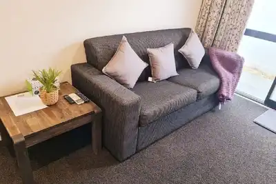Image de Cosy next to wigram reserve- Breakfast/Netflix