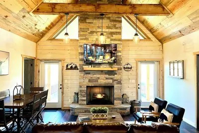 Image de Modern Rustic Farmhouse Cabin – Newer Build, Family-Friendly!