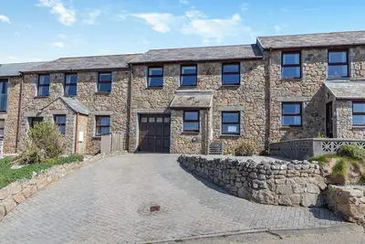 3 bedroom accommodation in Porthleven