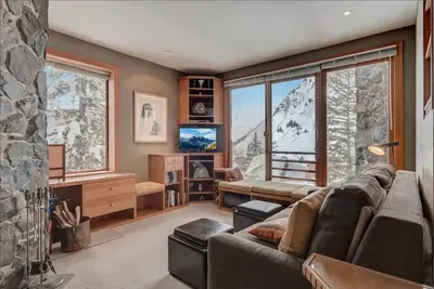 Image de Newly renovated! Alta Blackjack Condo - ski-in\/ski-out Snowbird, ski-in Alta