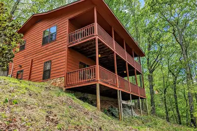 Image de Pura Vida Cabin, 4br, Hiawassee, Ga\nView of Lake Chatuge and amazing Mountain!