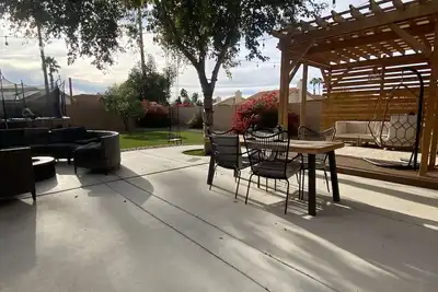 Image de Great Location! Close to Cardinal Stadium. Amazing back yard to enjoy w/ friends