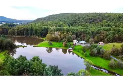 Image de Lakefront on 150 acres, 6br, fireplace, fire pit, WiFi, Pets welcome!