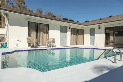 Image de Modern Luxury Villa w/ Heated pool & patio -6 min from Wef